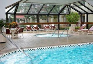 Courtyard Columbus Hotel 3*